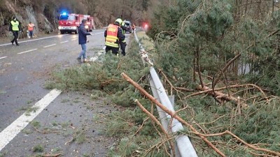 AKTUÁLNĚ: Dorazil silný vítr, před kterým varovali meteorologové! Nejvíce zásahů je na Lounsku