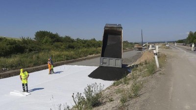 FOTO: Takto aktuálně vypadá stavba šesti nových kilometrů dálnice u Loun