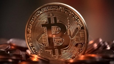 Bitcoin padá pod úroveň 30 tisíc dolarů. Zmírňují obavy z inflace, investoři ale špatně nesou i odklon Elona Muska od kryptoměn či čínské zásahy proti nim 