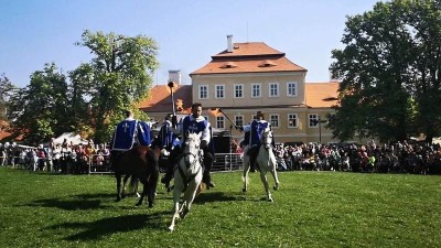 CHYSTÁ SE: Poznejte život císaře Karla VI. Zajímavá show s koňmi uchvátí při Valdštejnské slavnosti