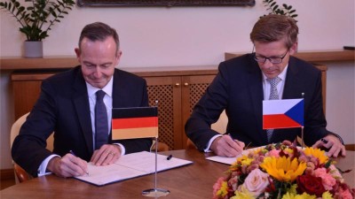 Železniční spojení mezi Českem a Německem se zlepší. Ministři podepsali společné memorandum