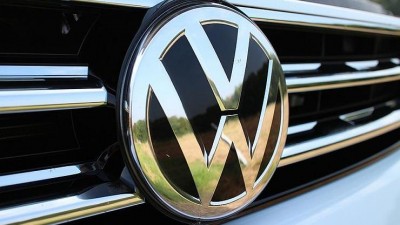 Auto na průtahu Žatcem srazilo chodce! Policie hledá osádku z tmavého Volkswagenu