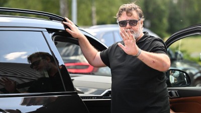 Russell Crowe přijel do Karlových Varů. Na festivalu "Gladiátor" převezme Křišťálový glóbus