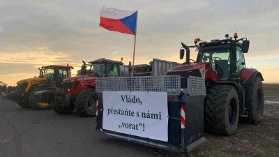 Zemědělci z Lounska se vydali na protestní akci. Kolona projede až ke státním hranicím