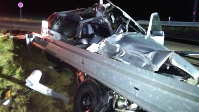 AKTUÁLNĚ: U Výškova na Lounsku se srazil osobák s nákladním autem. Zraněný řidič skončil v nemocnici