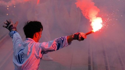 Prvn&iacute; v&aacute;žn&yacute; &uacute;raz je tu: Muž při&scaron;el o dva prsty. &bdquo;Nejbezpečněj&scaron;&iacute; pyrotechnika je ta, kterou si nekoup&iacute;te,&ldquo; varuj&iacute; z&aacute;chran&aacute;ři