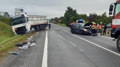 AKTUÁLNĚ: Záchranáři zasahují u nehody v Dobroměřicích, silnice je tam uzavřena