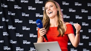 Žensk&yacute; pohled na motosport dod&aacute;v&aacute; v moder&aacute;torsk&eacute; dvojici Nikola Moučkov&aacute; Červinkov&aacute;. Fotozdroj: Autodrom Most