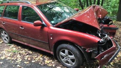Tragická nehoda na Podbořansku: Řidič narazil do stromu, na místě zemřel