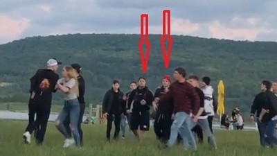 FOTO: Neznáte mladíka v červené kšiltovce? Hledá ho policie a řekla proč