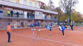 Po jarních zápasech město Žatec opraví nohejbalistům budovu, kde mají zázemí. Foto: MÚ Žatec