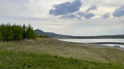 První květnové dny budou celkem teplé, přinesou však přeháňky a bouřky