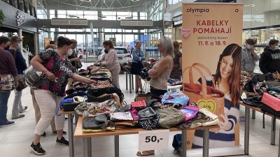 Přijďte si koupit kabelku za symbolickou cenu do Olympia Teplice a pomůžete nemocným dětem