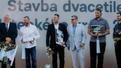 Pavilon J. Fouska a plavecká hala! Dvě ocenění "Stavba dvacetiletí" putují do Loun