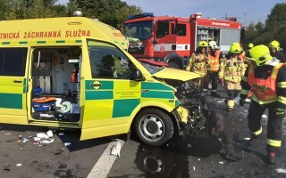 Těžká nehoda kamionu a sanitky u Souše na Mostecku. Foto: HZS Ústeckého kraje