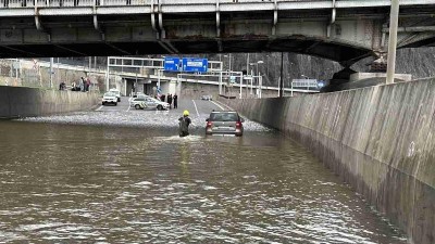 FOTO: Auta ve vodě, popadané stromy, požáry popelnice nebo konteneru. Druhý svátek vánoční nebyl pro hasiče klidný