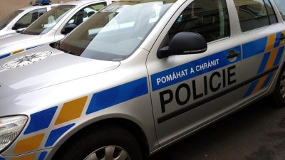 Řidič v dodávce měl v Lounech pronásledovat mladé dívky. Muž policistům své chování objasnil