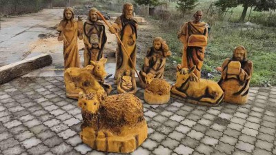 Do Žatce dorazil nový dřevěný Betlém, ozdobí vánoční centrum