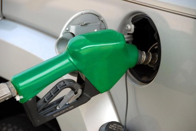 Cena benzínu může dnes lámat historické rekordy! Řidiči totiž už tankují dráže než před snížením spotřební daně