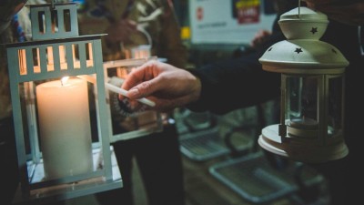 Betlémské světlo dorazí vlakem na Lounsko a Žatecko: Podívejte se, kde si ho můžete převzít