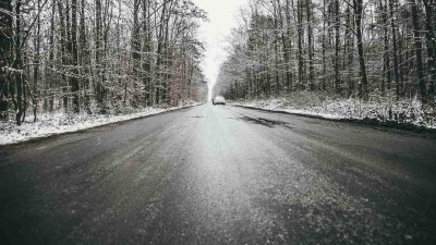 Meteorolové varují před náledím a mrznoucími mlhami