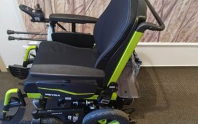 Lidská hyena ukradla tento invalidní vozík za 120 tisíc. Policisté požádali veřejnost o pomoc při pátrání