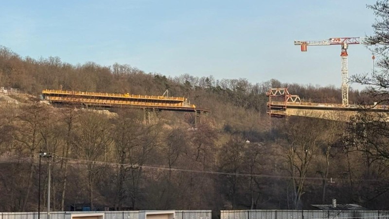 Stavba mostu u Žiželic jde bez zádrhelů. ŘSD ji chce otevřít ještě letos. Foto: ŘSD