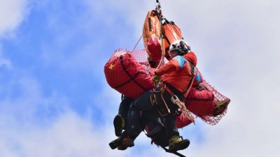 Žena spadla z Bořně, lékaři museli zdolat těžko přístupný terén