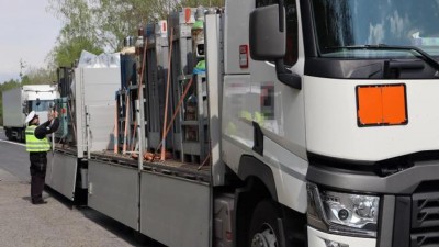 Policisté na silnicích I. třídy kontrolovali nákladní a autobusovou dopravu. V pořádku vše nebylo