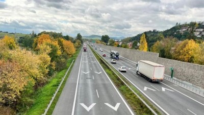 VIDEO: Na některých českých dálnicích se objevilo toto nové značení. Víte, k čemu slouží?