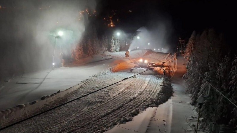 Takto se v týdnu připravoval areál v Potůčkách na dnešní otevření, tedy na pátek 1. prosince. Foto: SKIPOT