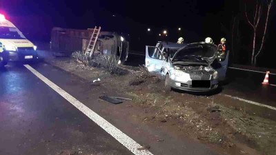 FOTO/AKTUALIZUJEME: Ranní nehody na ledovce si vyžádaly několik zraněných