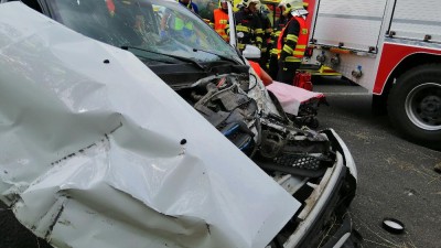 AKTUÁLNĚ: Těžká havárie na Podbořansku. Tři zranění, dva vážně