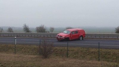 AKTUÁLNĚ: Pozor na dálnici D7! U zóny Triangle havaroval osobák