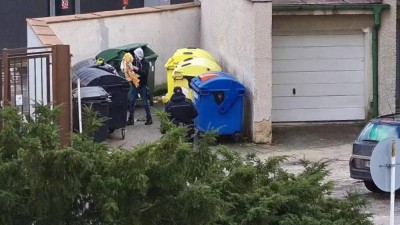 Nov&aacute; kamera na &Scaron;tef&aacute;nikově ulici se osvědčila: Str&aacute;žn&iacute;ci dopadli dal&scaron;&iacute;ho &bdquo;přehrabovače&ldquo;