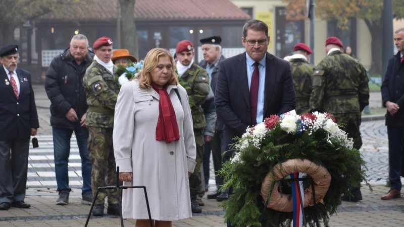 Starosta Žatce připomněl při výročí vzniku ČSR význam všech mužů 28. října. Foto: město Žatec