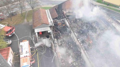 Požár prodejny v Chodově začala vyšetřovat policie. Hasiči popsali, jak celý zásah proběhl