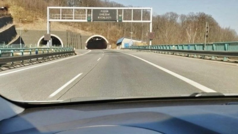 Tunely na dálnici D8. Foto: Petr Sochůrek