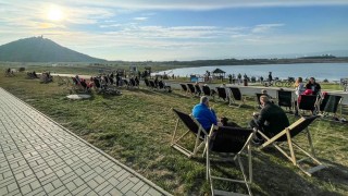 Jezero Most si lidé velmi oblíbili. Foto: Oldřich Hájek