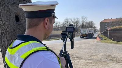 VIDEO: AKTUÁLNĚ: Na silnicích je Speed Marathon, policisté dohlížejí na dodržování rychlosti