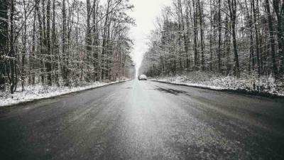 VÝSTRAHA: Voda na zemi zmrzne. Meteorologové varují před náledím