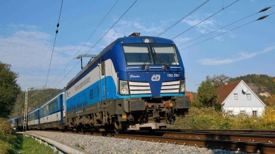 Chystáte se vlakem do Německa? Stavební práce mezi Schönou a Bad Schandau ovlivní provoz mezistátních vlaků do Berlína a Hamburku