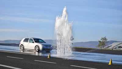 Na polygonu můžete zlepšovat své řidičské umění. Foto: Autodrom Most