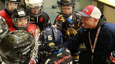 Energii do sportu vrací dětem Sev.en Hockey Cup