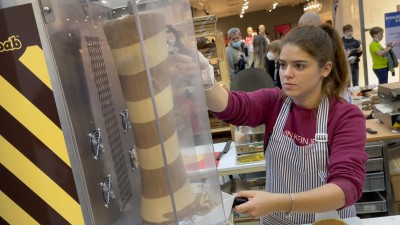 VIDEO: Čokoládový kebab, pralinky, wafle. V Galerii Teplice probíhá Čokoládový festival