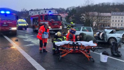 AKTUÁLNĚ: Vážná nehoda v Ústí! Na místě je pět zraněných, silnice je uzavřena