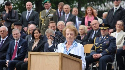 Terezínská tryzna připomněla oběti nacismu. Kromě hejtmana uctil památku také prezident a premiér