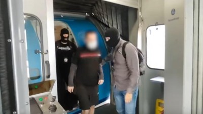 VIDEO: První případ vydání českého uprchlíka z asijské země: Podvodník z Karlovarska se ukrýval několik let v Koreji