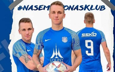 Lounští fotbalisté nastoupí do další sezóny v nových dresech se symbolikou chlouby města