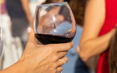 Milovníci dobrého jídla a pití, zbystřete: Na Červeném Hrádku bude historicky první festival vína